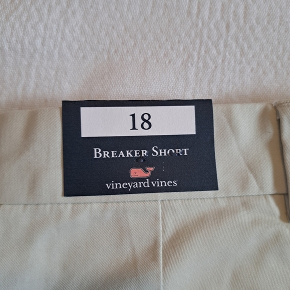 Vineyard Vines boys size 18 Lacrosse embroidered shorts, 1 tiny spot, NWT - Picture 3 of 7